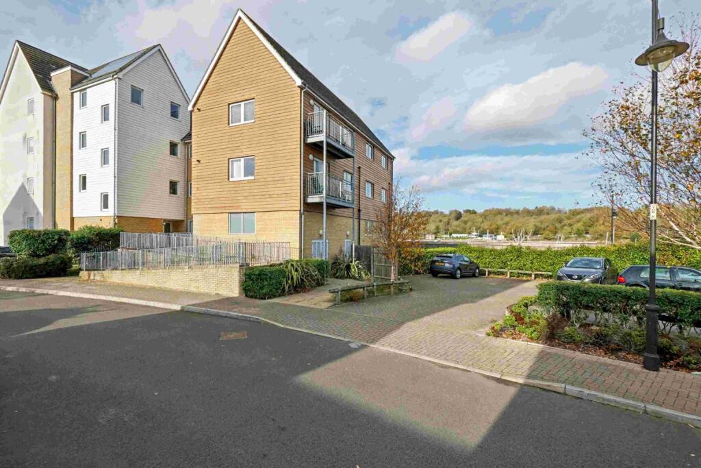 1 bed Apartment for rent in Chatham. From Jacksons Estate Agents - Gillingham