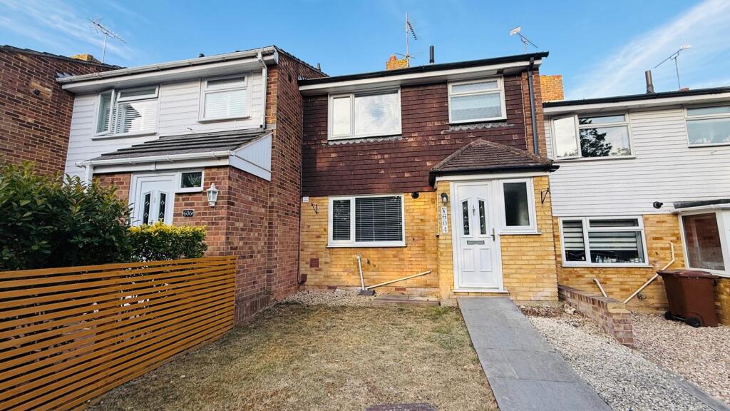 3 bed Mid Terraced House for rent in Moor Street. From Jacksons Estate Agents - Gillingham