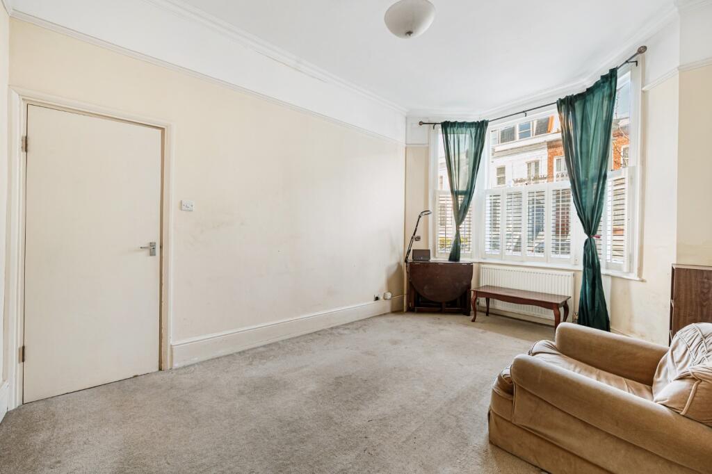 1 bed 1st Floor Flat for rent in Fulham. From Shaws Kensington - Kensington