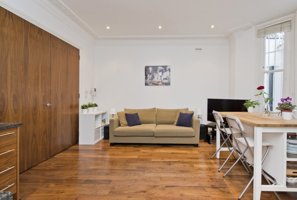 2 bed 1st Floor Flat for rent in Kensington. From Shaws Kensington - Kensington
