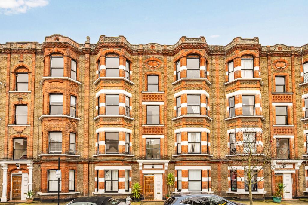 1 bed 1st Floor Flat for rent in Fulham. From Shaws Kensington - Kensington