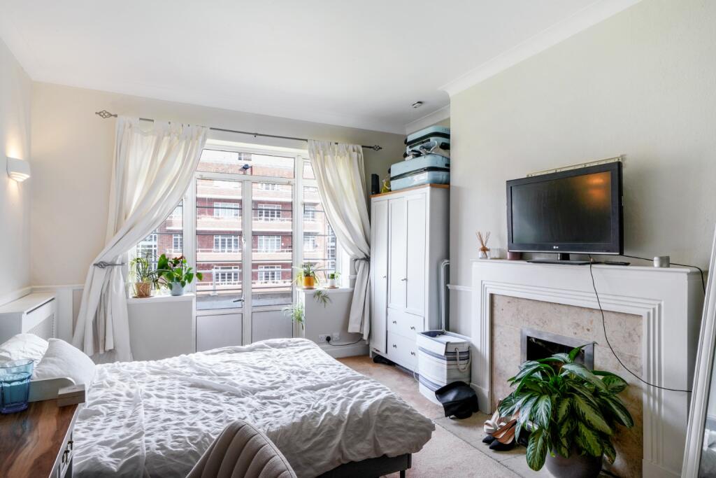 3 bed 1st Floor Flat for rent in Hammersmith. From Shaws Kensington - Kensington