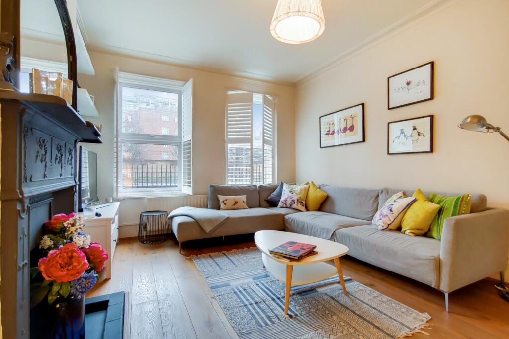 2 bed 1st Floor Flat for rent in Hammersmith. From Shaws Kensington - Kensington