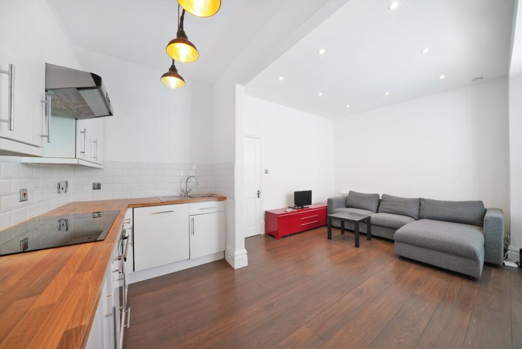 2 bed 1st Floor Flat for rent in Kensington. From Shaws Kensington - Kensington