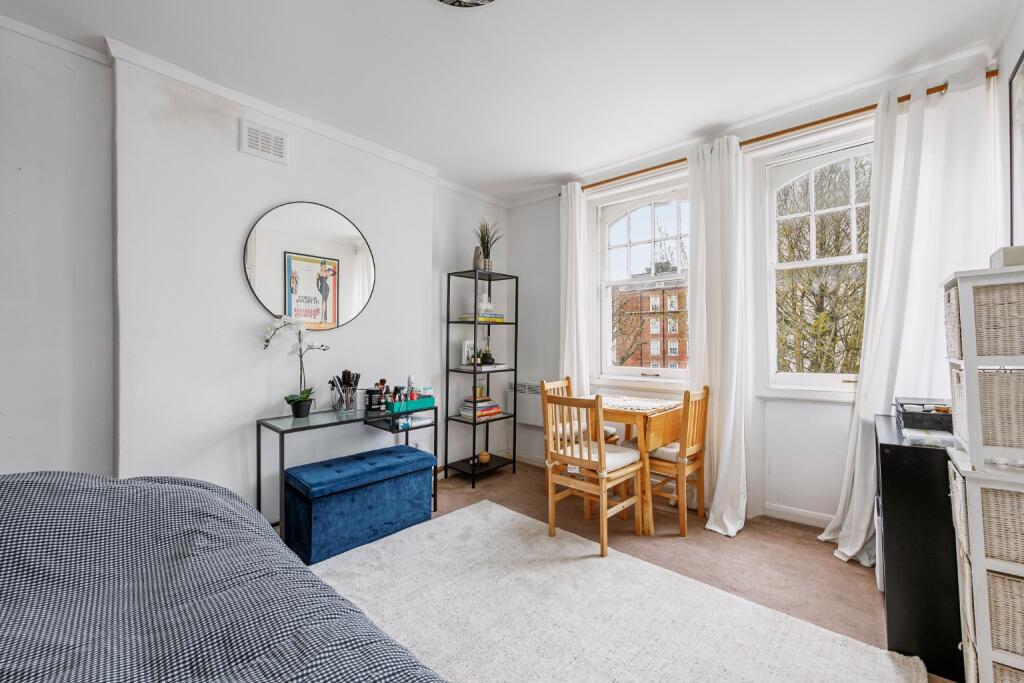 3 bed 1st Floor Flat for rent in Kensington. From Shaws Kensington - Kensington