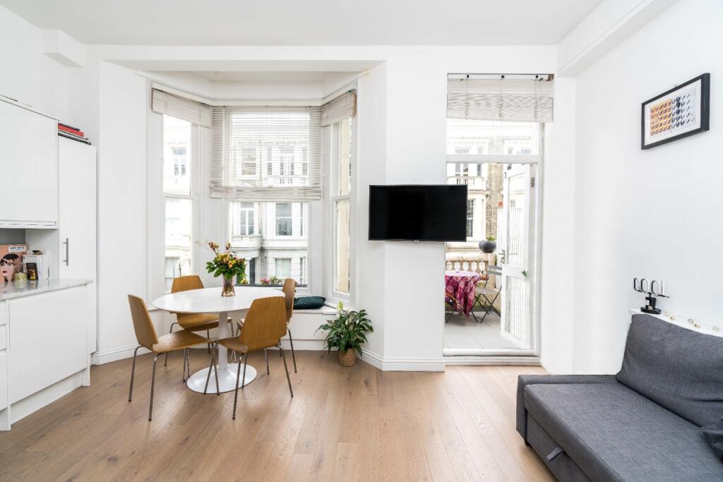 2 bed 1st Floor Flat for rent in Kensington. From Shaws Kensington - Kensington