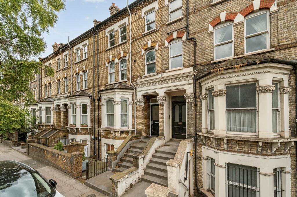 2 bed 1st Floor Flat for rent in Kensington. From Shaws Kensington - Kensington