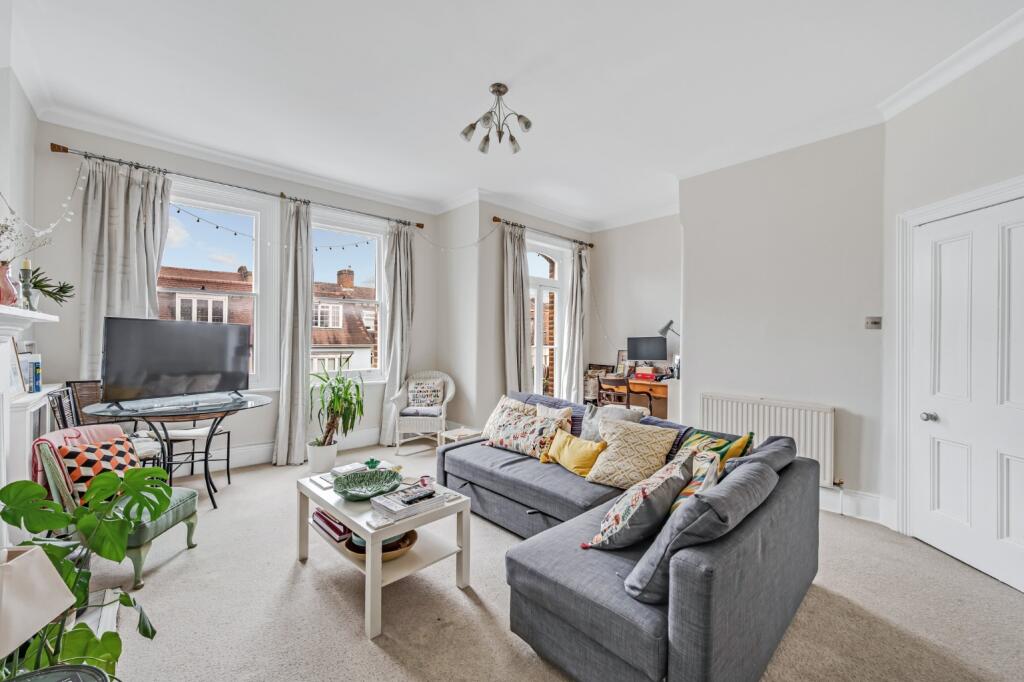 3 bed Annexe for rent in Hammersmith. From Shaws Kensington - Kensington