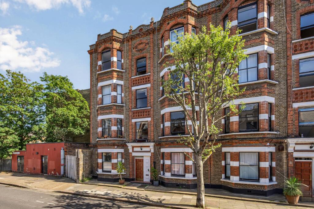 1 bed 1st Floor Flat for rent in London. From Shaws Kensington - Kensington
