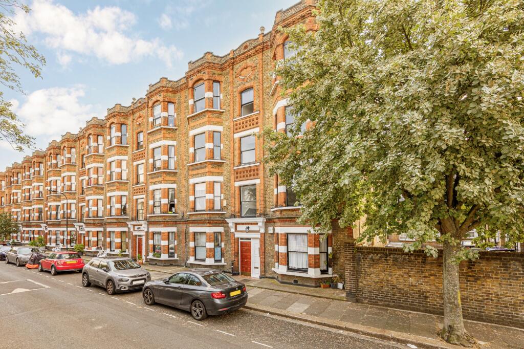 2 bed 1st Floor Flat for rent in Fulham. From Shaws Kensington - Kensington