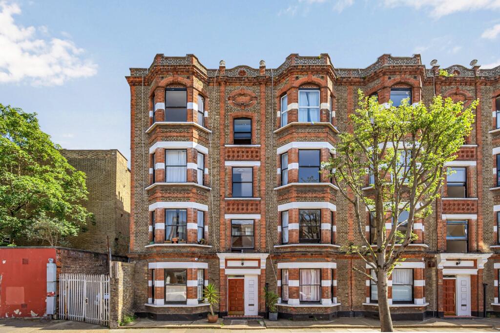 1 bed 1st Floor Flat for rent in Fulham. From Shaws Kensington - Kensington