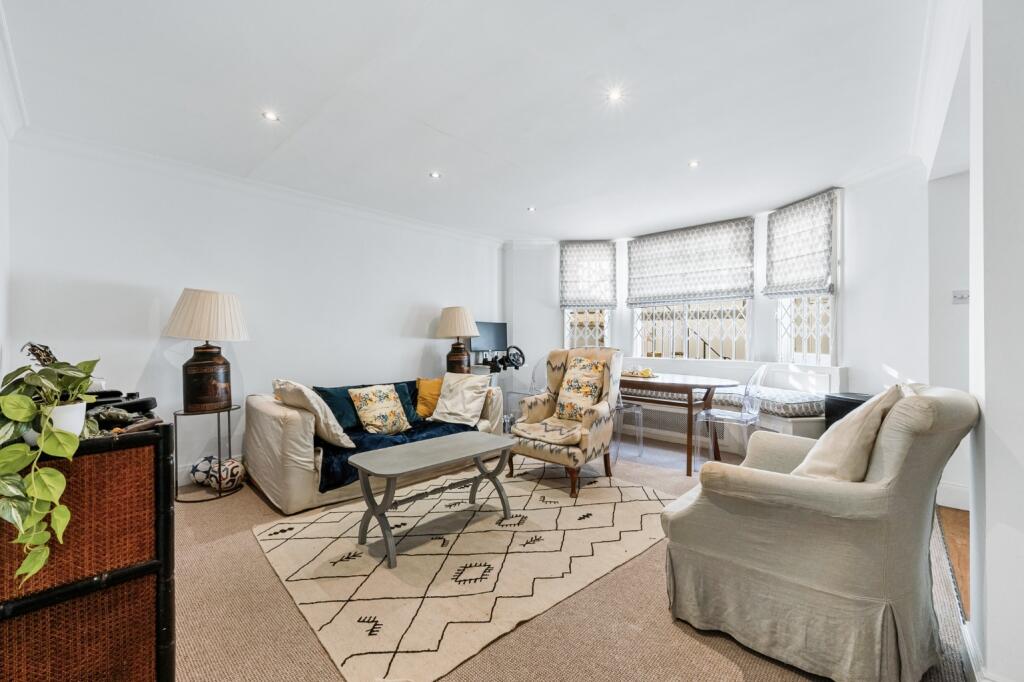 2 bed 1st Floor Flat for rent in Kensington. From Shaws Kensington - Kensington