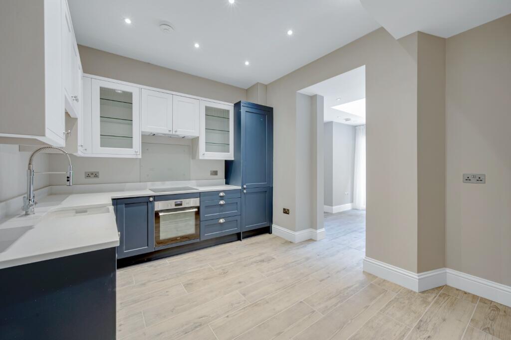 2 bed 1st Floor Flat for rent in Kensington. From Shaws Kensington - Kensington