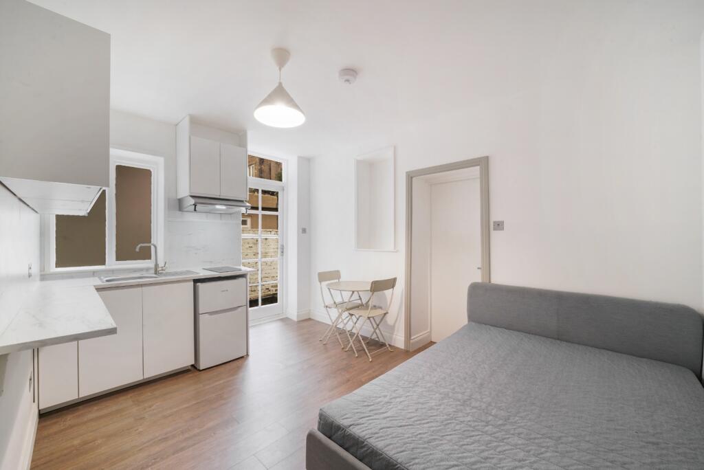 4 bed 1st Floor Flat for rent in Kensington. From Shaws Kensington - Kensington