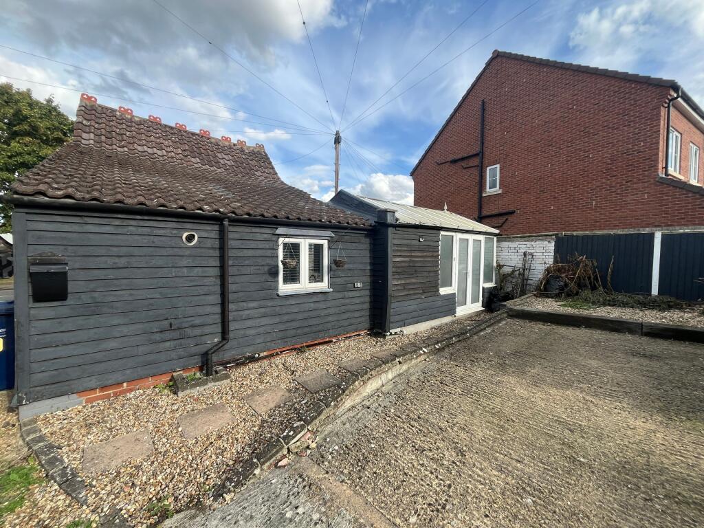 1 bed Detached for rent in Chatteris. From Kavanagh Hayes - Chatteris