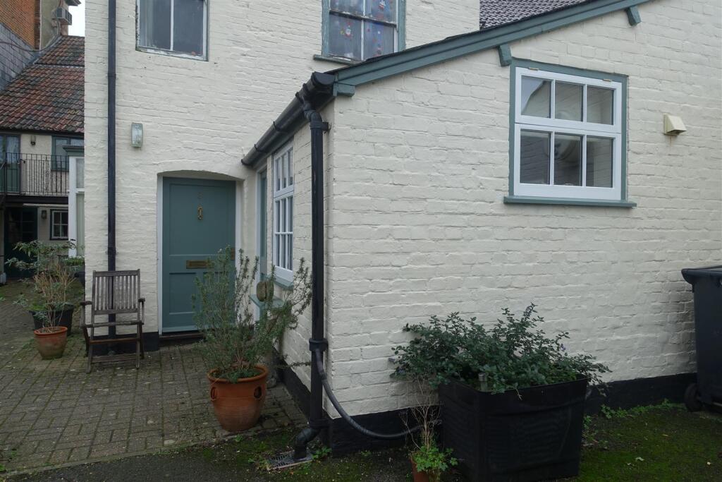 1 bed 1st Floor Flat for rent in Devizes. From Strakers - Devizes & Pewsey Vale