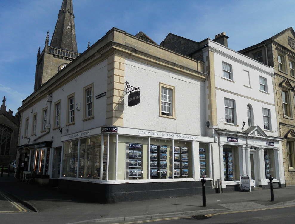 1 bed 1st Floor Flat for rent in Chippenham. From Strakers - Devizes & Pewsey Vale