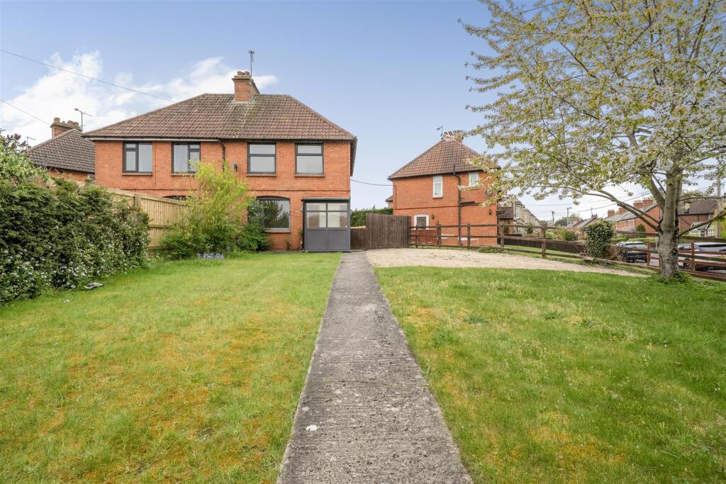 3 bed Semi Detached for rent in Devizes. From Strakers - Devizes & Pewsey Vale