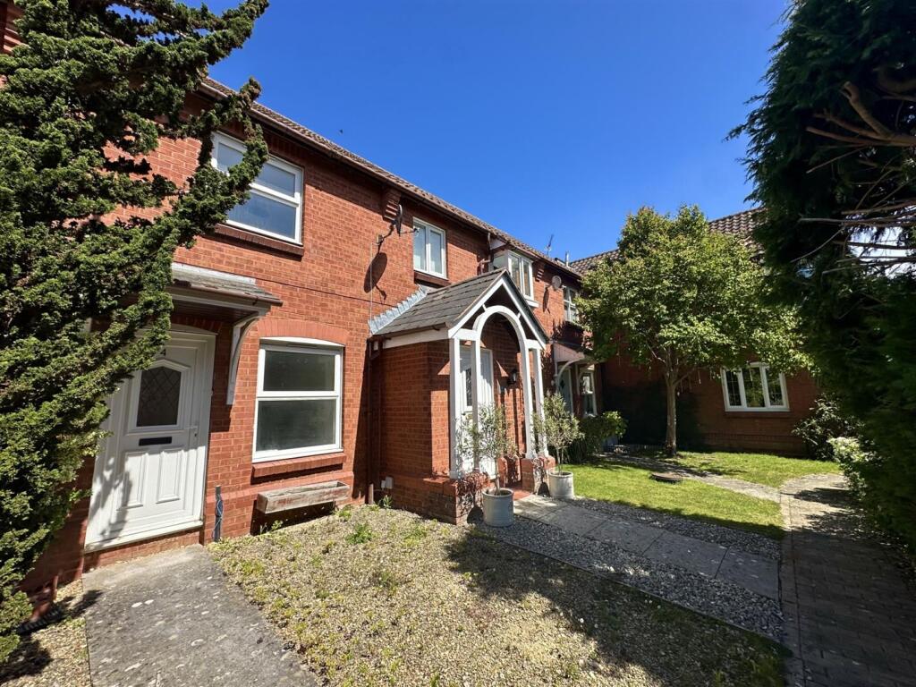 2 bed Mid Terraced House for rent in Chippenham. From Strakers - Devizes & Pewsey Vale