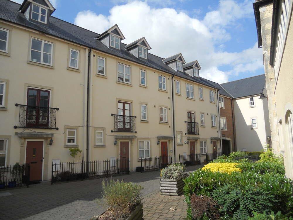 2 bed Mid Terraced House for rent in Chippenham. From Strakers - Devizes & Pewsey Vale 2 bed Mid Terraced House for rent in Chippenham. From Strakers - Devizes & Pewsey Vale