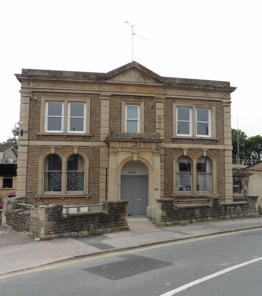 1 bed 1st Floor Flat for rent in Kington St Michael. From Strakers - Devizes & Pewsey Vale