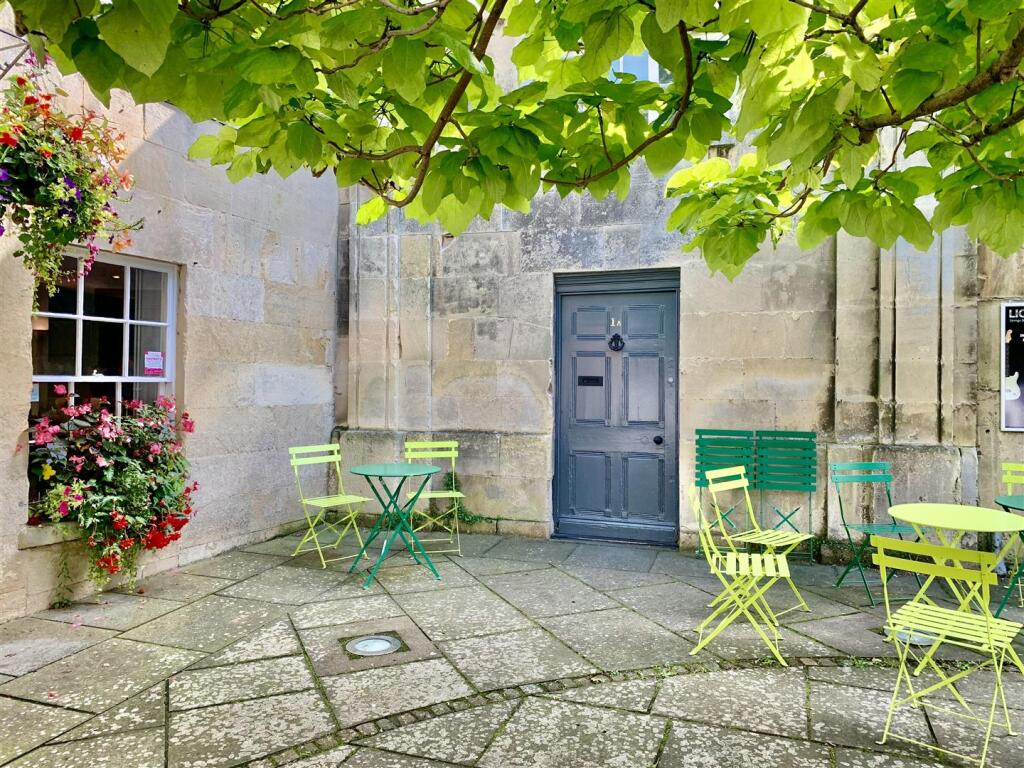 2 bed 1st Floor Flat for rent in Devizes. From Strakers - Devizes & Pewsey Vale 2 bed 1st Floor Flat for rent in Devizes. From Strakers - Devizes & Pewsey Vale