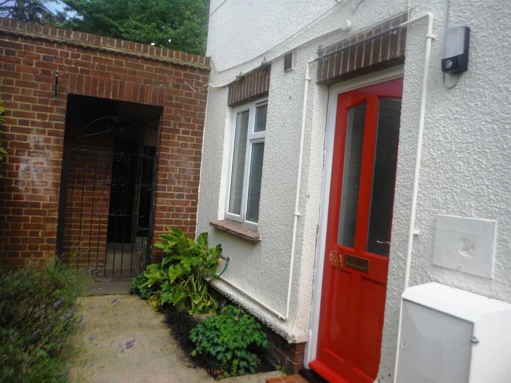 1 bed 1st Floor Flat for rent in Devizes. From Strakers - Devizes & Pewsey Vale