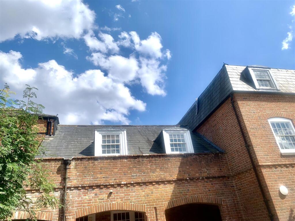 1 bed 1st Floor Flat for rent in Devizes. From Strakers - Devizes & Pewsey Vale