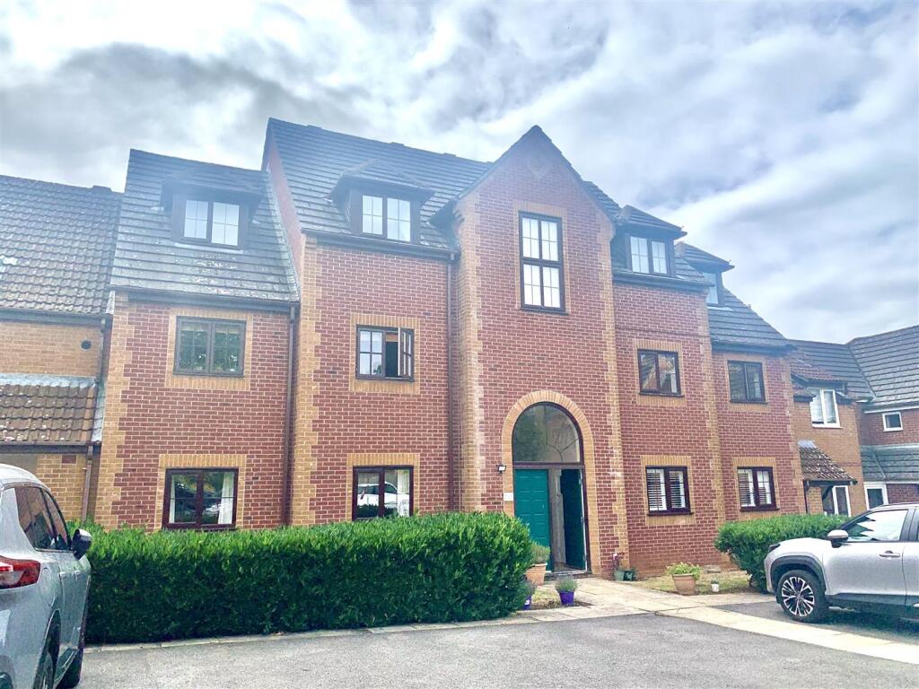 1 bed 1st Floor Flat for rent in Chippenham. From Strakers - Devizes & Pewsey Vale