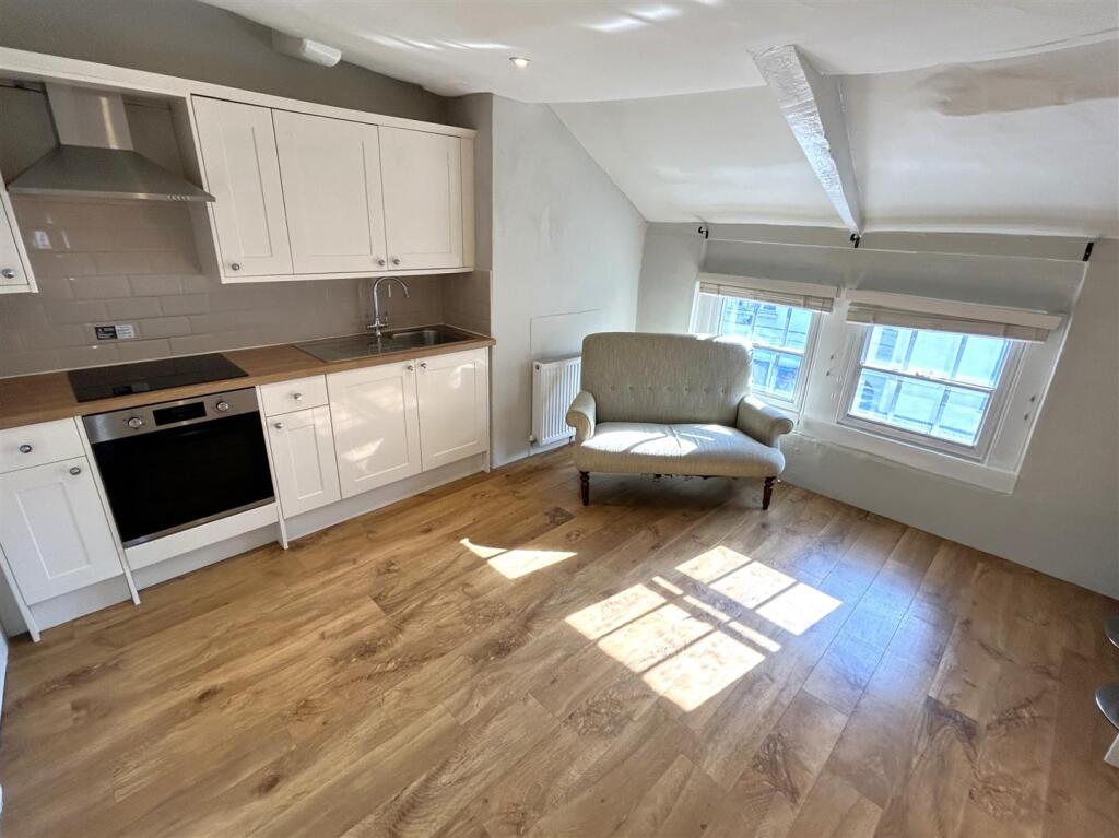 1 bed 1st Floor Flat for rent in Chippenham. From Strakers - Devizes & Pewsey Vale