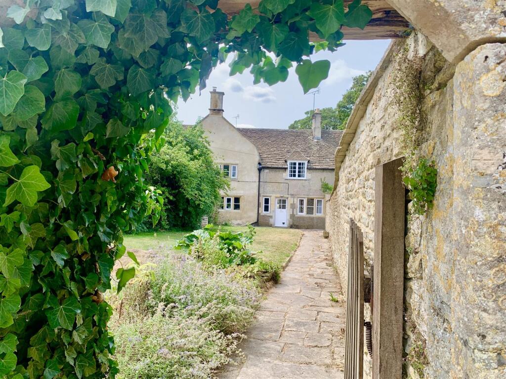 2 bed Semi Detached for rent in Corsham. From Strakers - Devizes & Pewsey Vale 2 bed Semi Detached for rent in Corsham. From Strakers - Devizes & Pewsey Vale