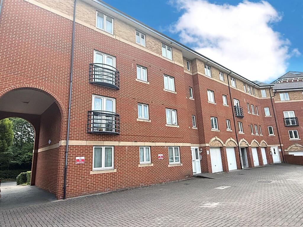 2 bed 1st Floor Flat for rent in Swindon. From Strakers - Devizes & Pewsey Vale