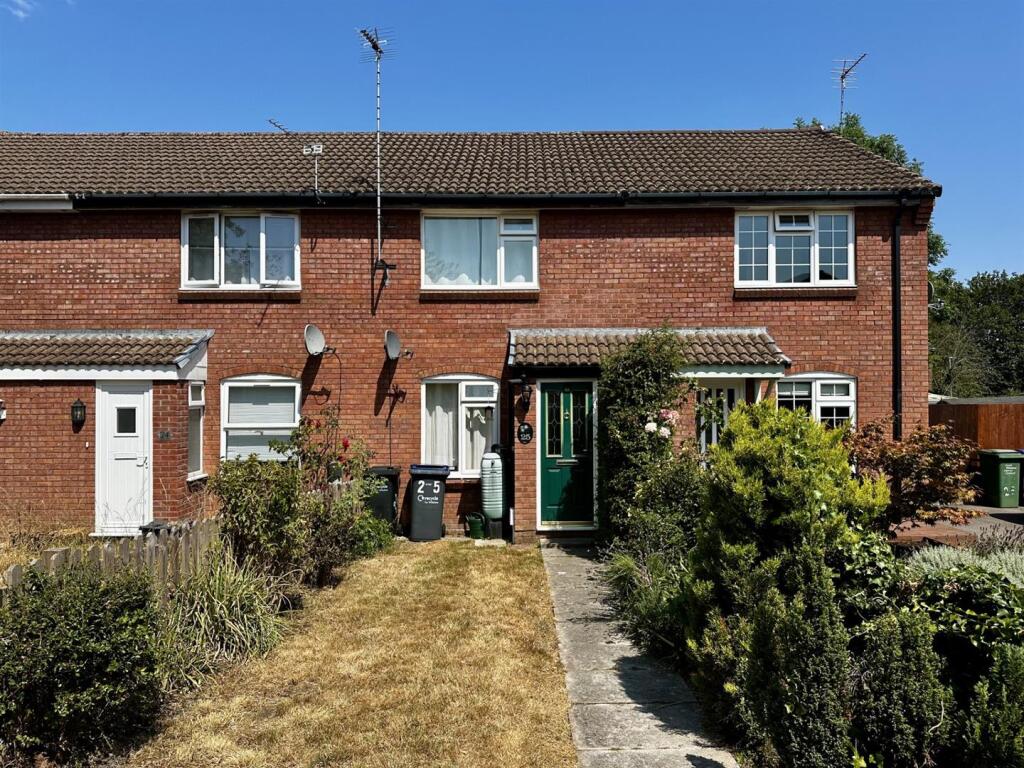 2 bed Mid Terraced House for rent in Chippenham. From Strakers - Devizes & Pewsey Vale