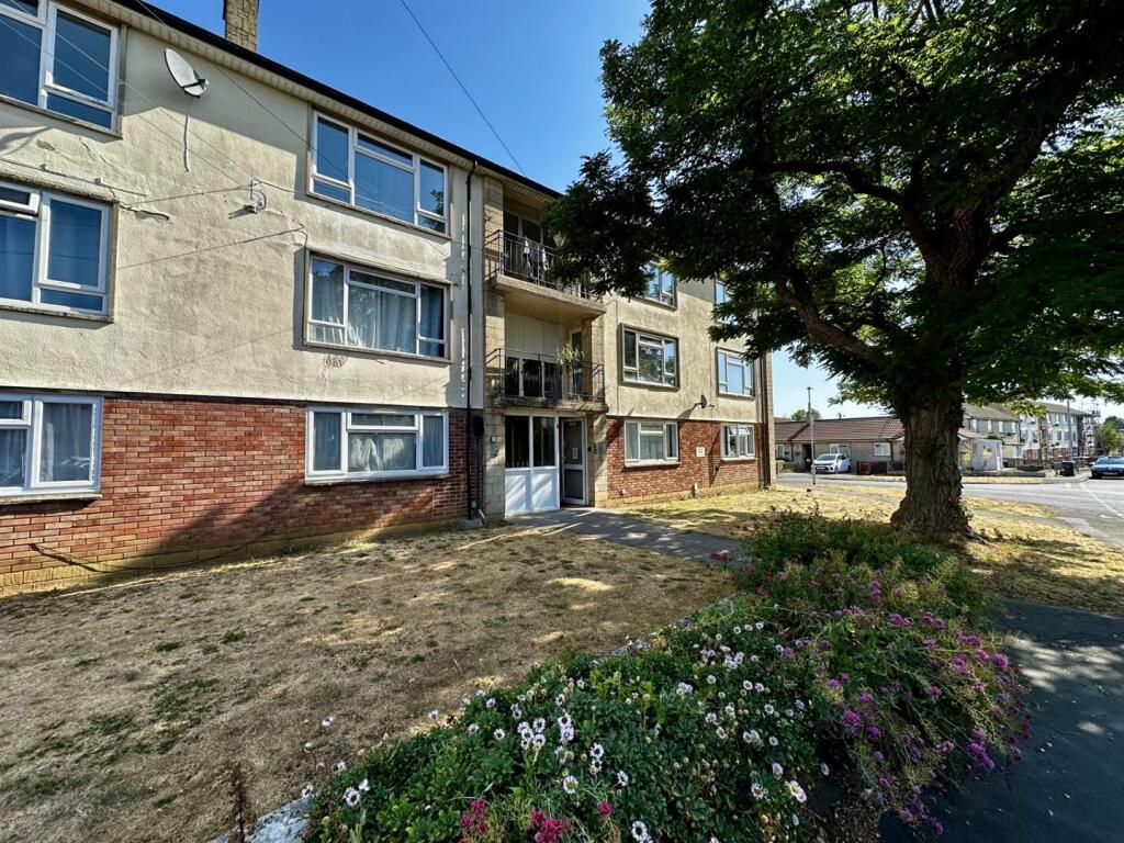 2 bed 1st Floor Flat for rent in Corsham. From Strakers - Devizes & Pewsey Vale