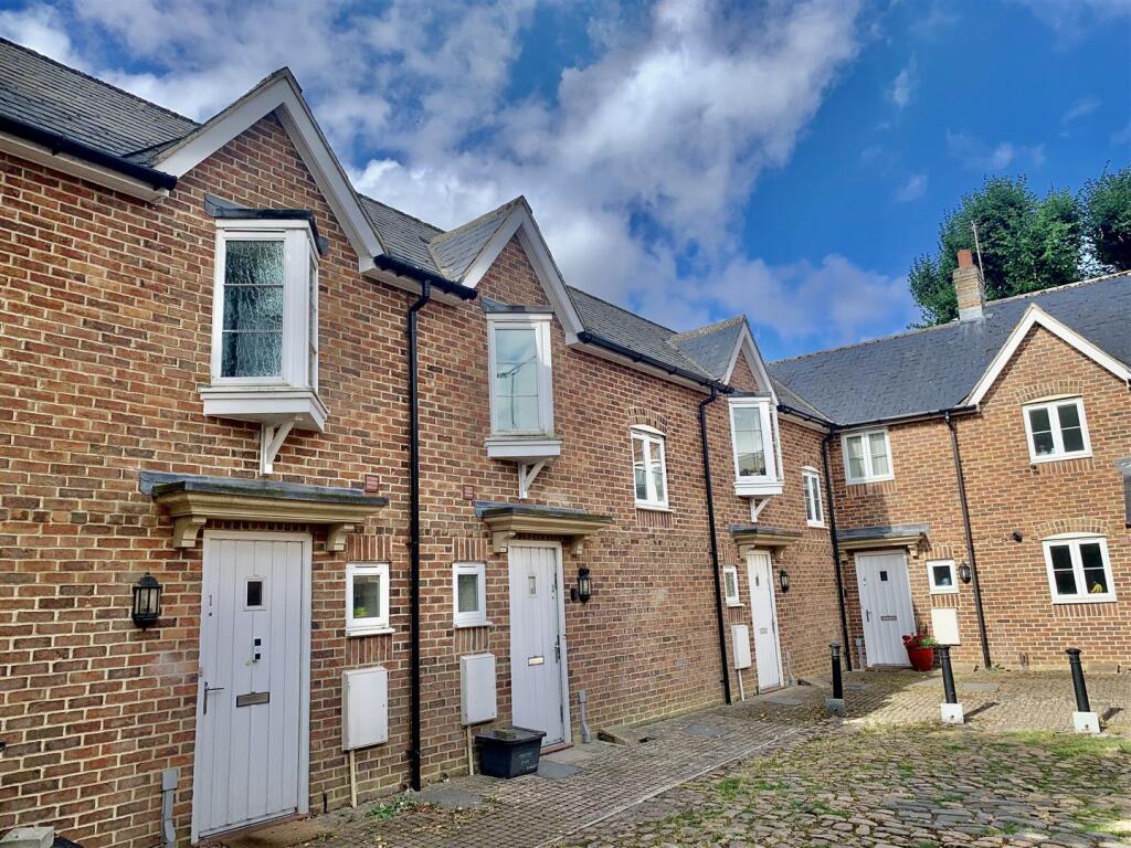 1 bed Mid Terraced House for rent in Devizes. From Strakers - Devizes & Pewsey Vale