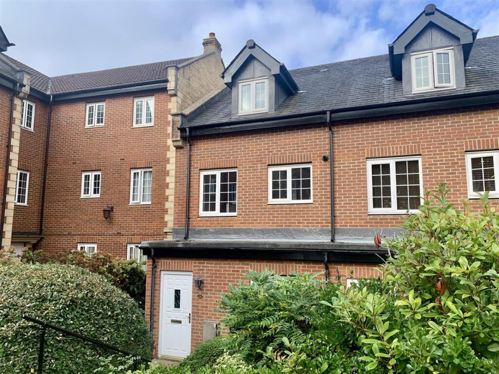 2 bed 1st Floor Flat for rent in Chippenham. From Strakers - Devizes & Pewsey Vale 2 bed 1st Floor Flat for rent in Chippenham. From Strakers - Devizes & Pewsey Vale