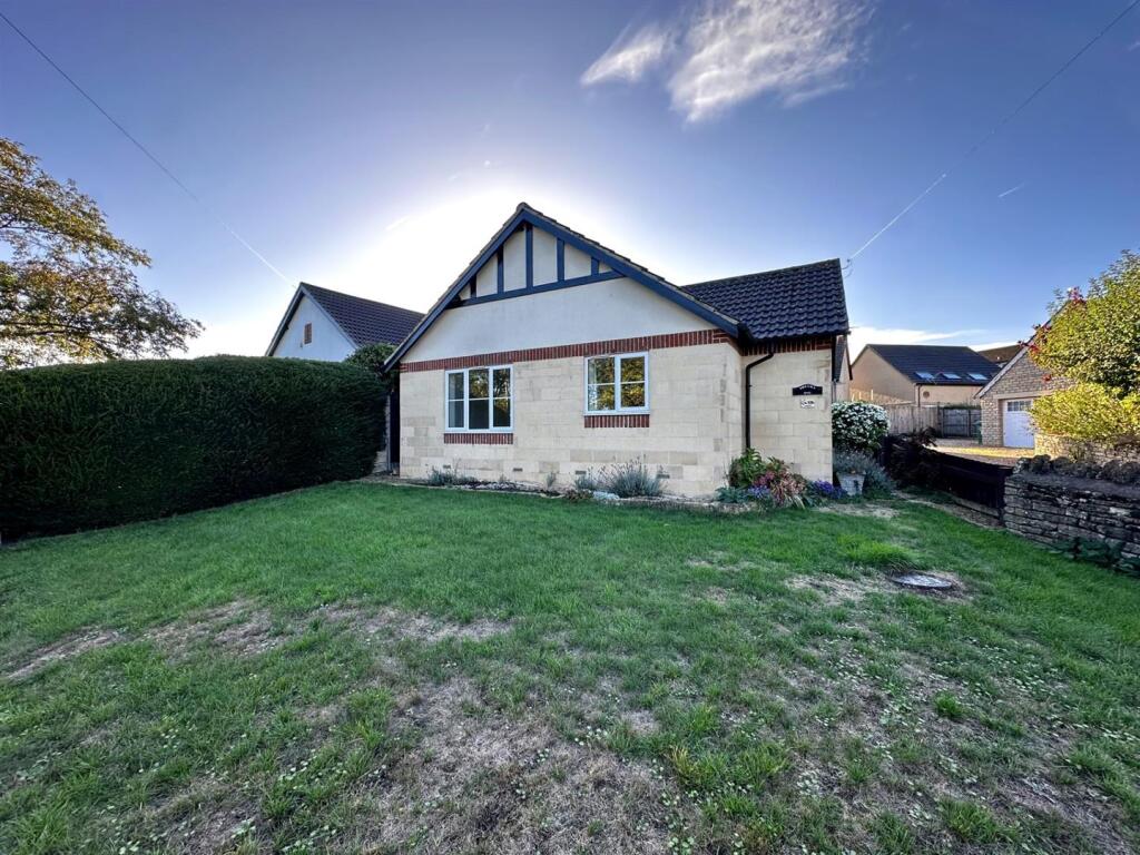 3 bed Bungalow for rent in Corsham. From Strakers - Devizes & Pewsey Vale
