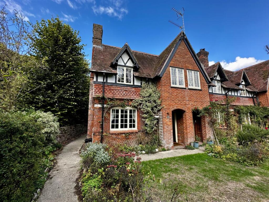 3 bed Semi Detached for rent in Marlborough. From Strakers - Devizes & Pewsey Vale 3 bed Semi Detached for rent in Marlborough. From Strakers - Devizes & Pewsey Vale