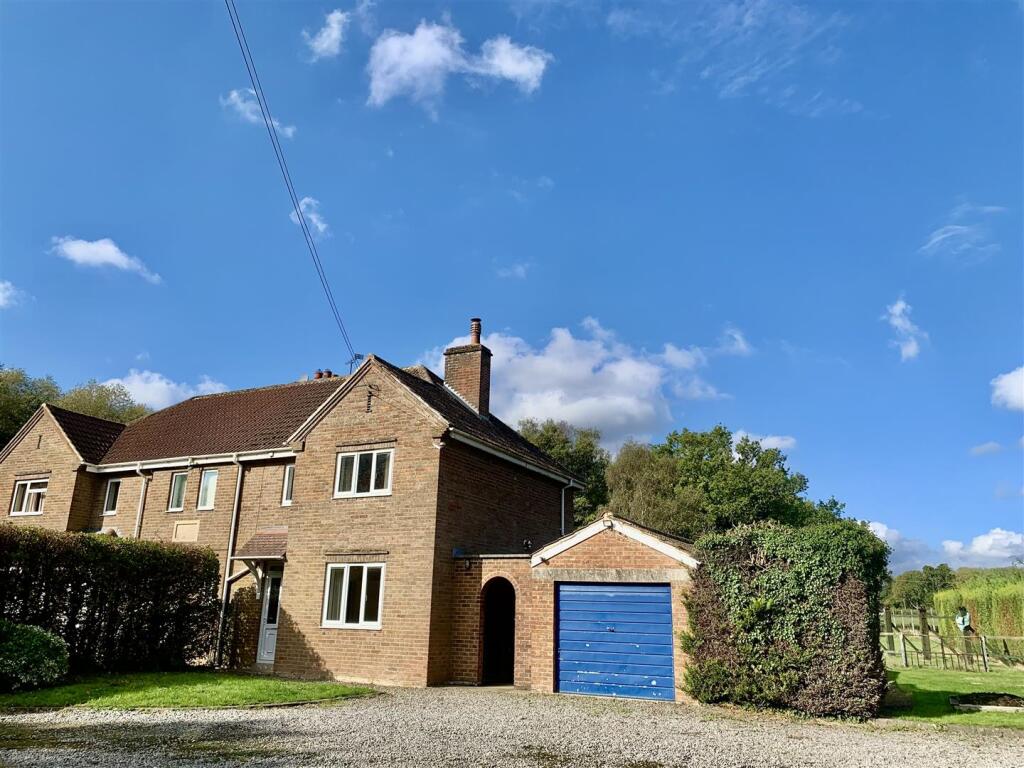 3 bed House (unspecified) for rent in Chippenham. From Strakers - Devizes & Pewsey Vale