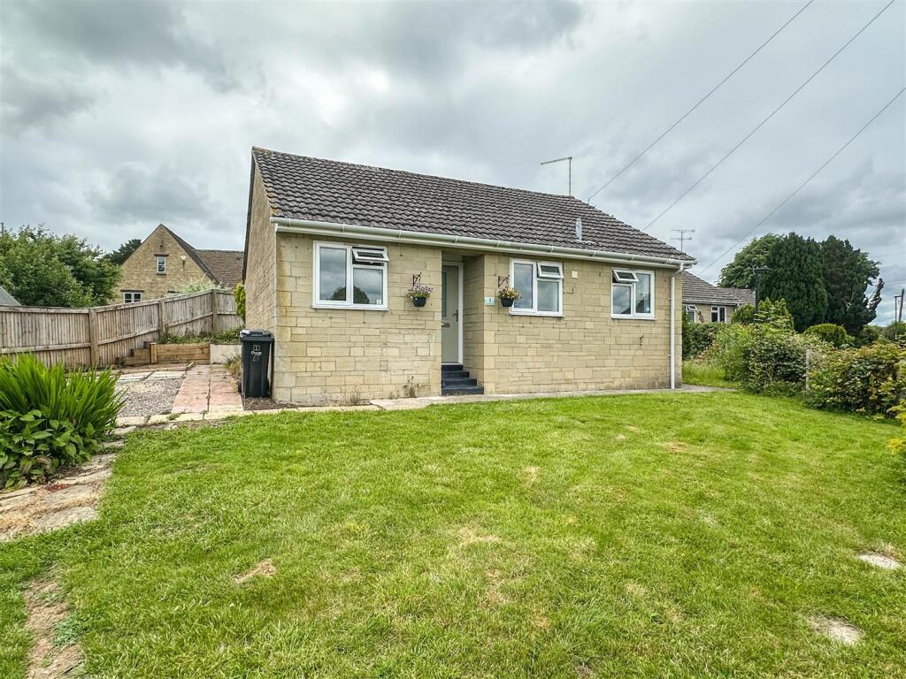2 bed Detached bungalow for rent in Malmesbury. From Strakers - Malmesbury