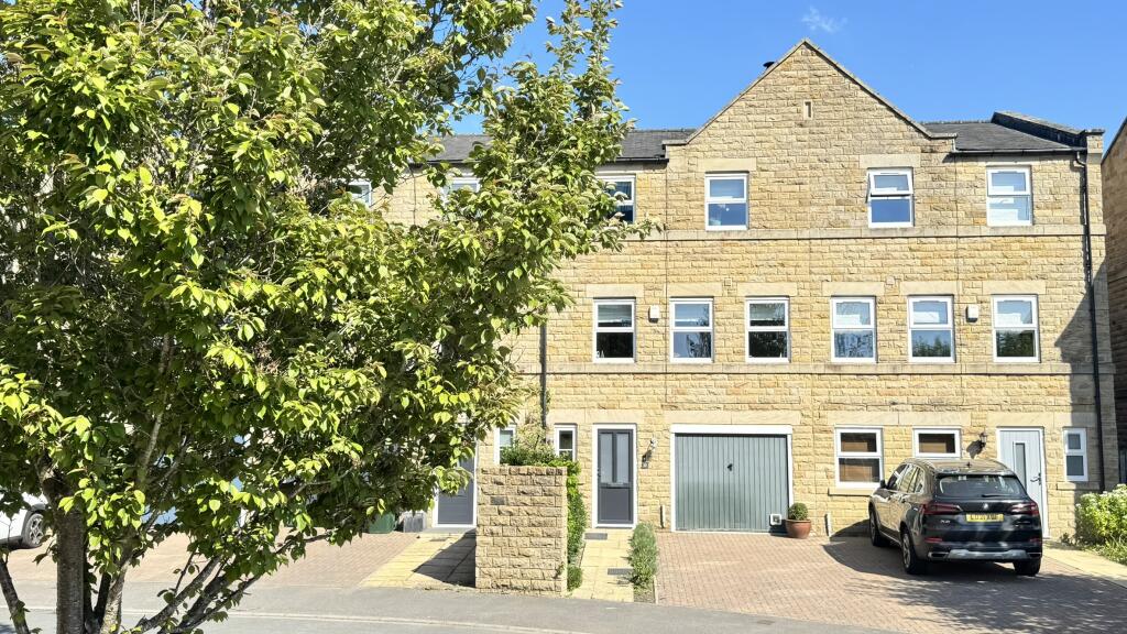 4 bed Town House for rent in Addingham. From Walker Smale - West Park