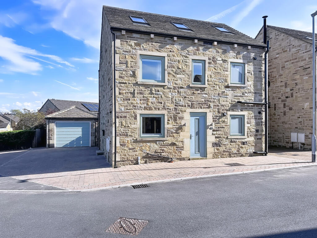 4 bed Detached for rent in Addingham. From Walker Smale - West Park 4 bed Detached for rent in Addingham. From Walker Smale - West Park
