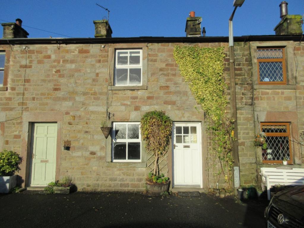 2 bed Cottage for rent in Lancaster. From Sue Bridges