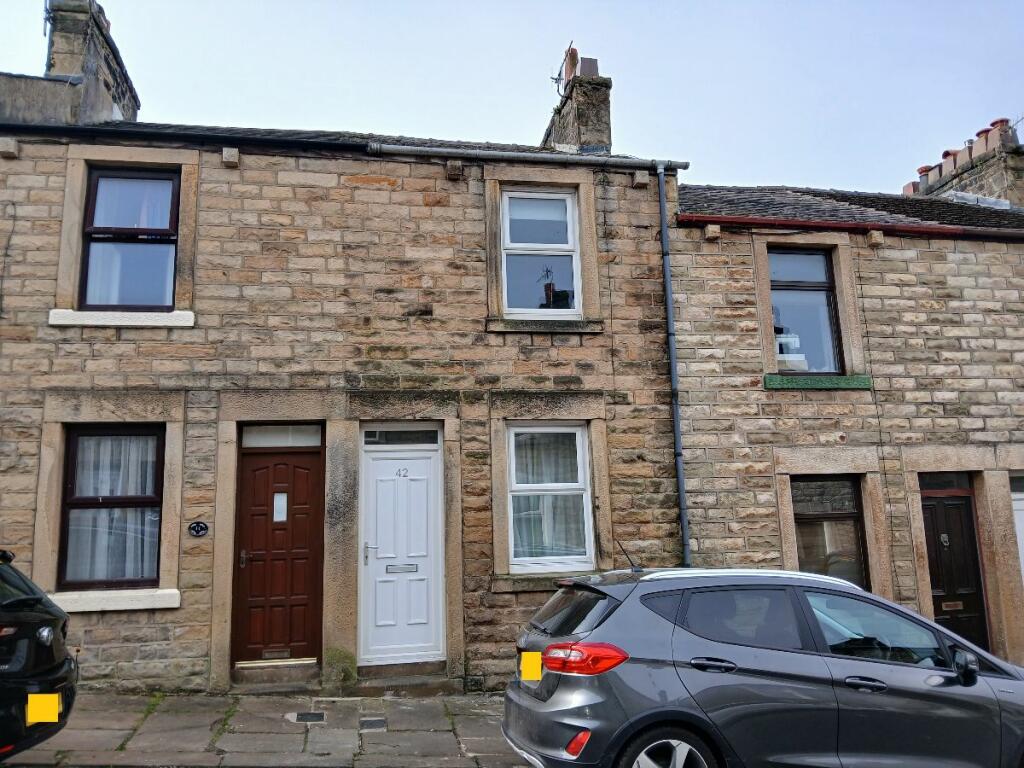2 bed Mid Terraced House for rent in Lancaster. From Sue Bridges