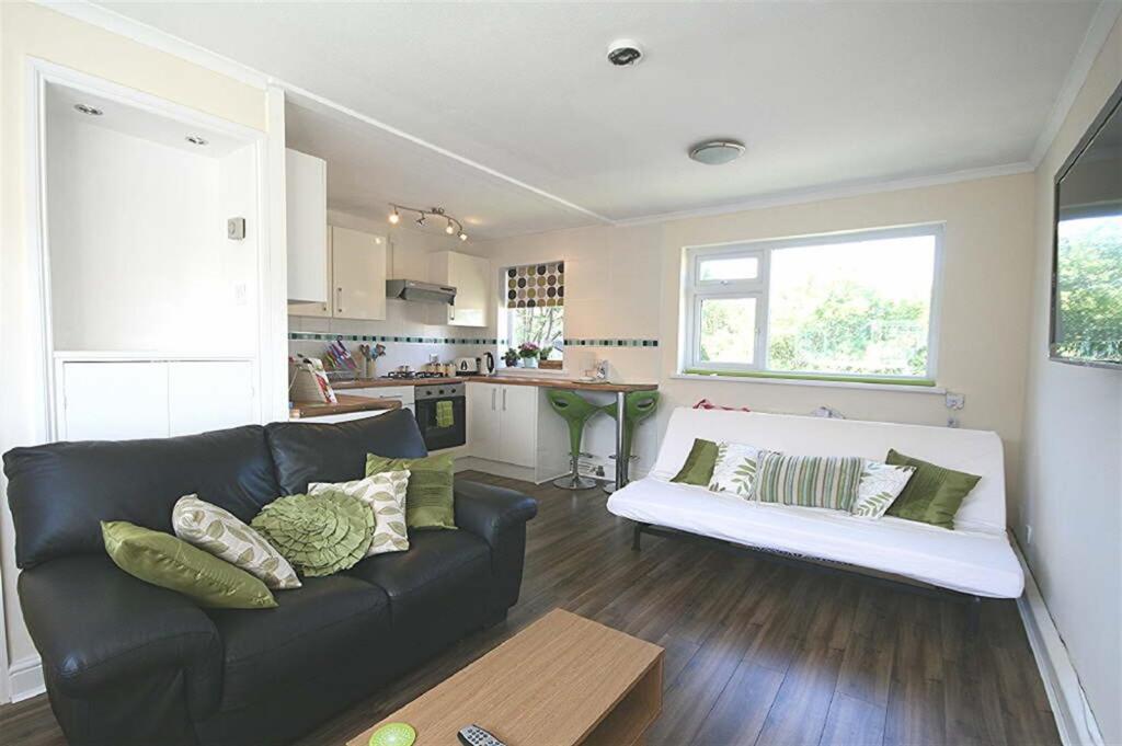 1 bed 1st Floor Flat for rent in Bramhope. From Linley & Simpson - Horsforth