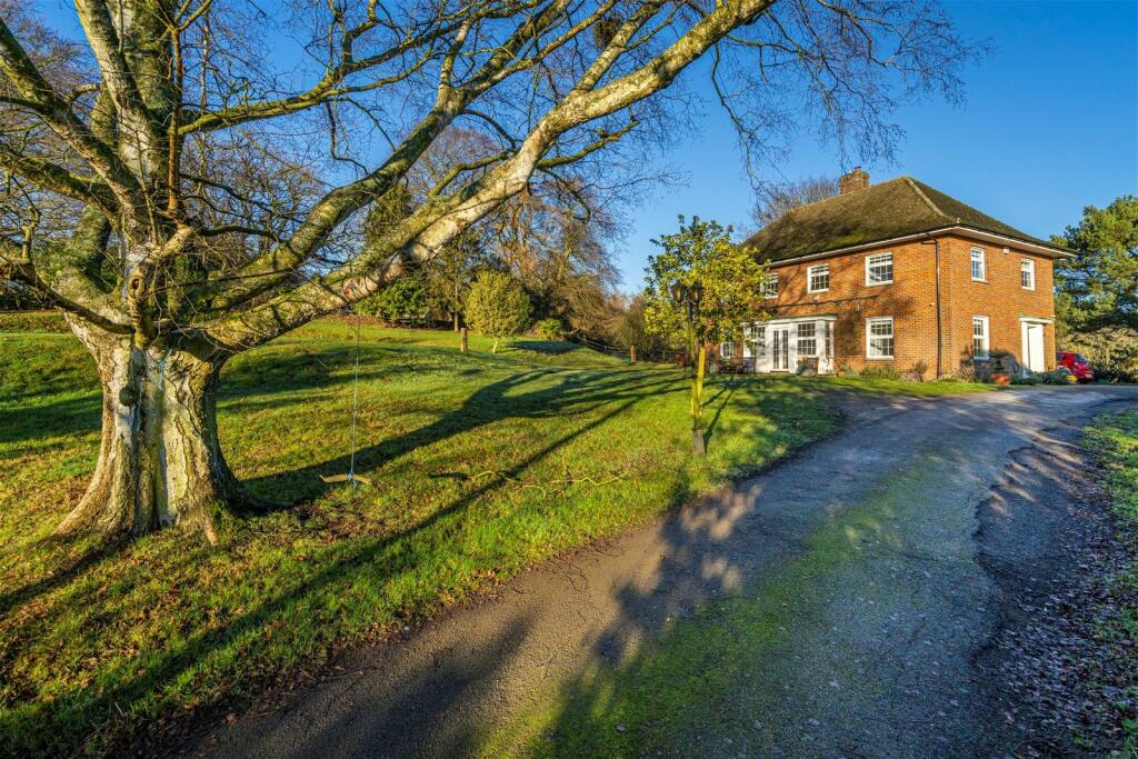 5 bed Detached House for rent in Ampthill. From Orchards Estate Agents