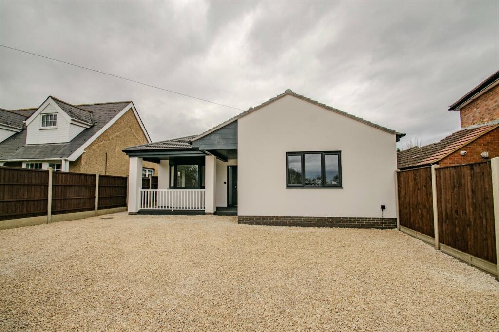 4 bed Detached bungalow for rent in Bromham. From Orchards Estate Agents
