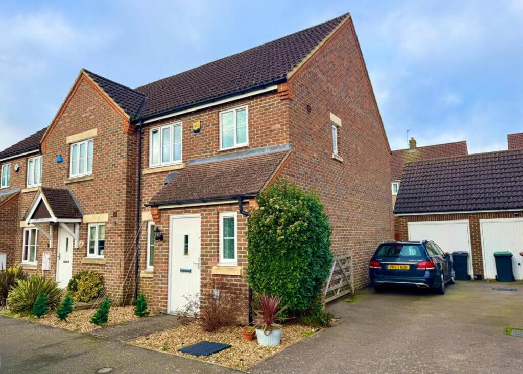 3 bed Mid Terraced House for rent in Bromham. From Orchards Estate Agents - Bedfordshire