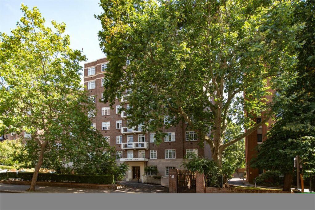 3 bed 1st Floor Flat for rent in Paddington. From Orchards Estate Agents - Bedfordshire
