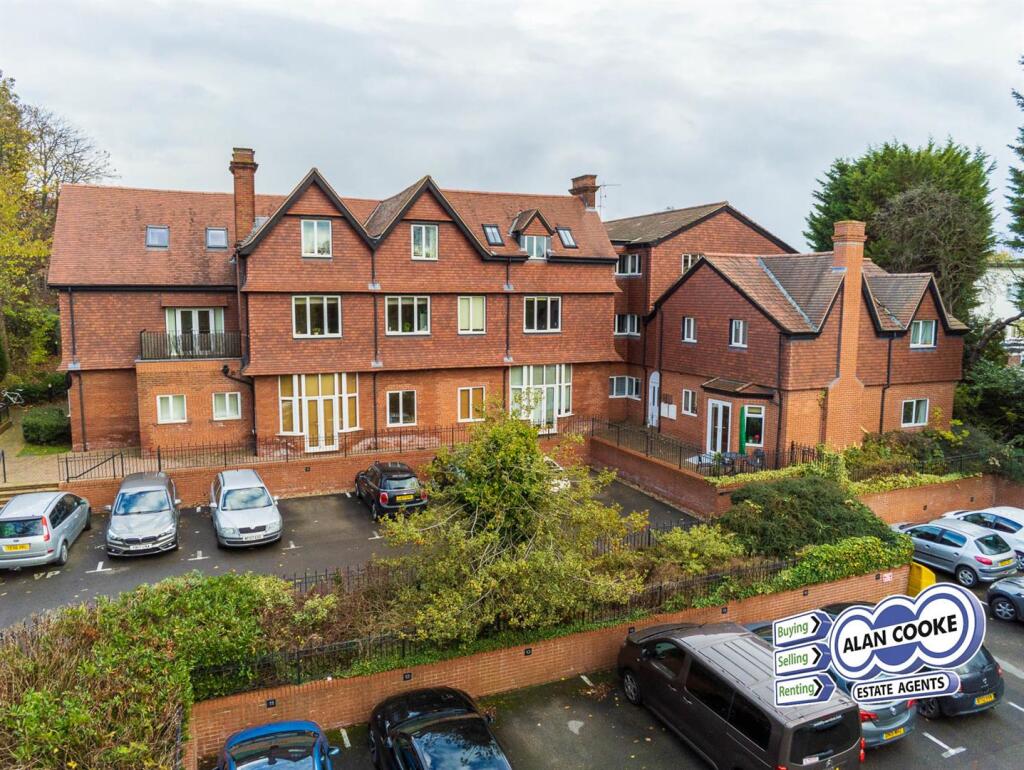 2 bed 1st Floor Flat for rent in Leeds. From Alan Cooke Estate Agents - Moortown